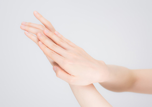 指先の美しさの第一歩は「爪の甘皮ケア」から。